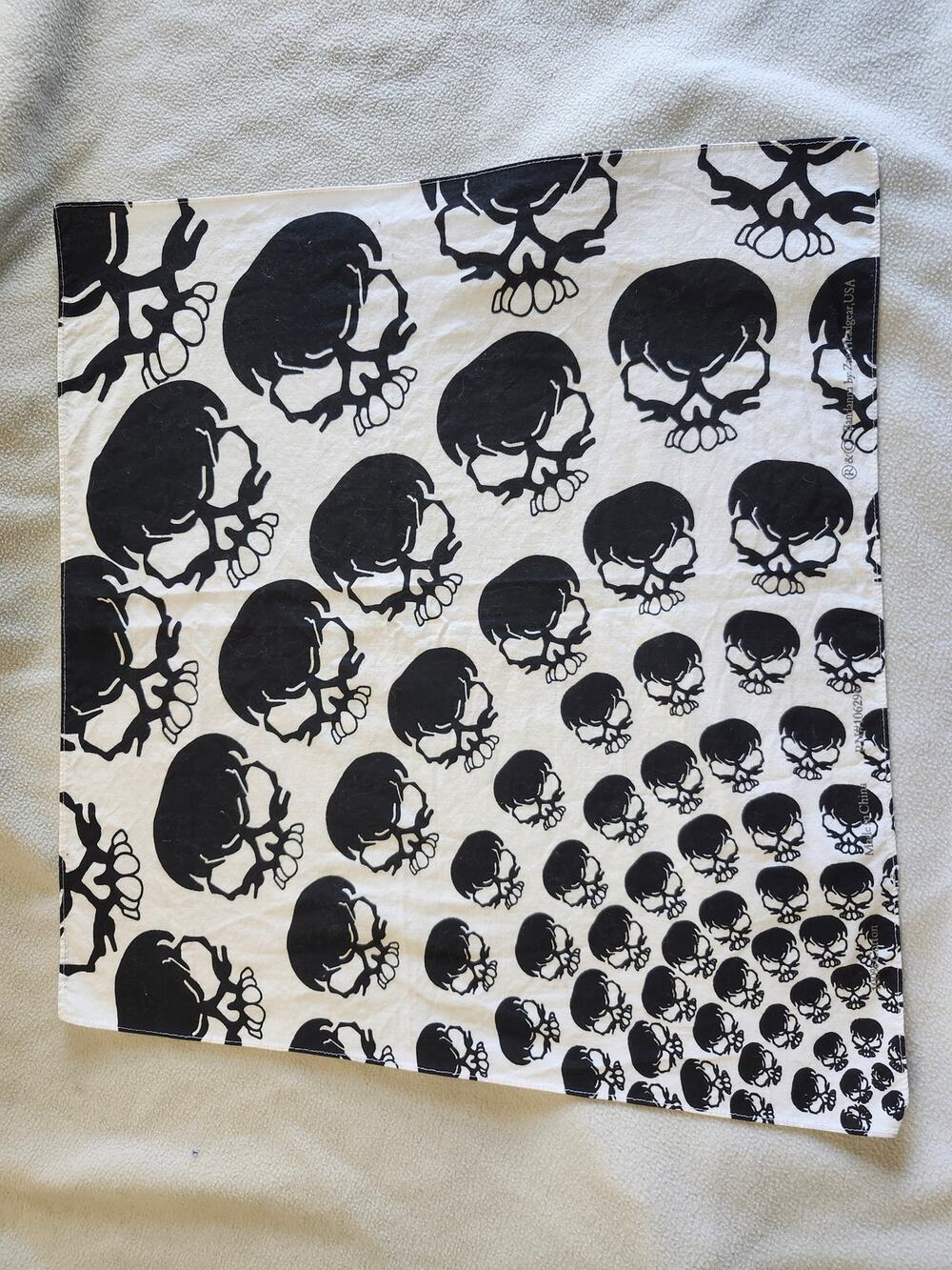 Zan Headgear Bandanna Flydanna Cotton Black White Skulls Large Handkerchief